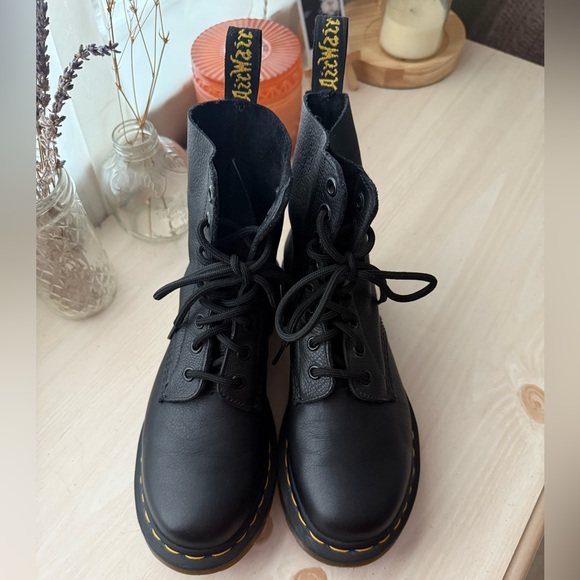 Dr Martens Pascal 1460 Virginia Leather Boots - Picture 2 of 5